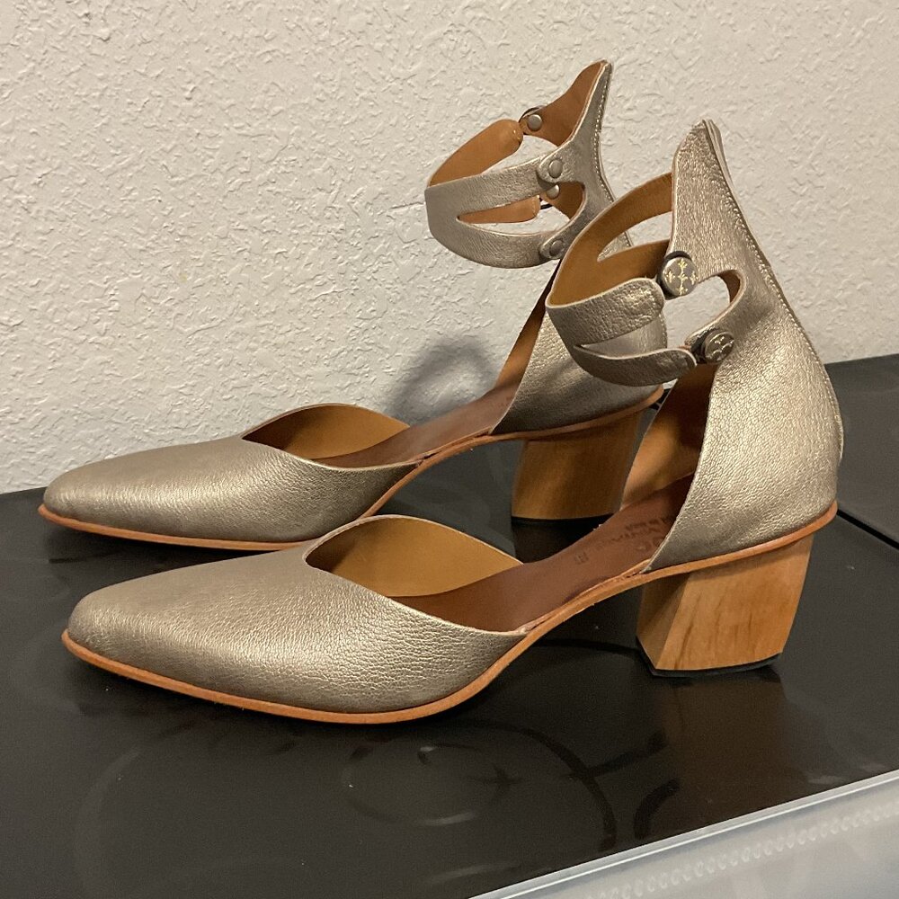 NWOB Cydwoq block heel pumps 39